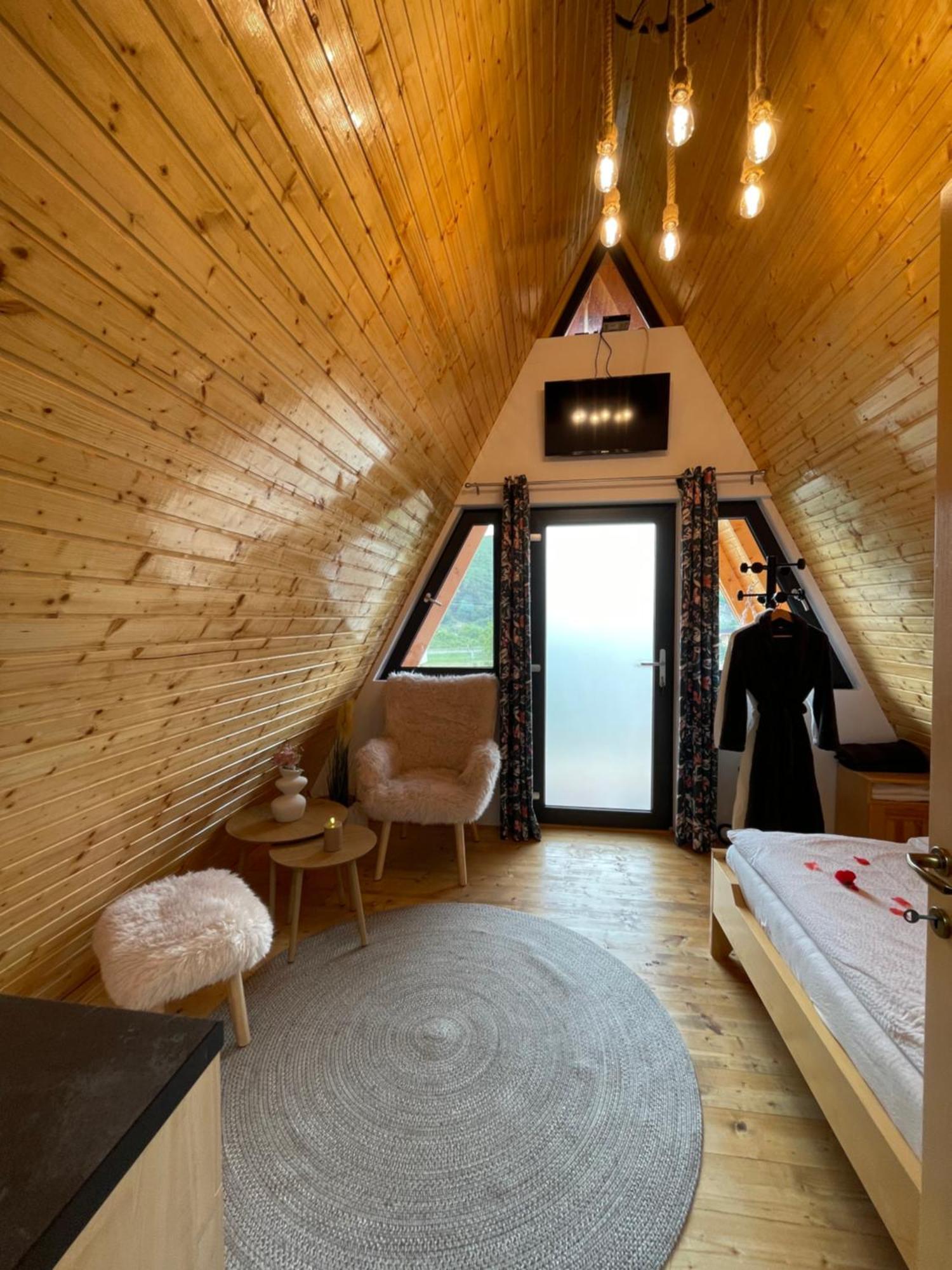 Hotel A Frame 1 Transalpina Petresti Zewnętrze zdjęcie